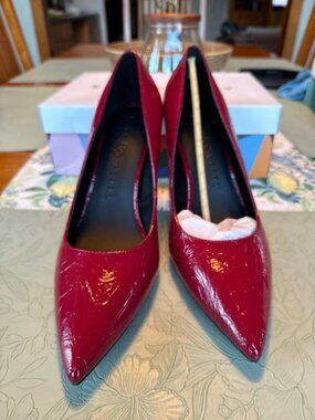 Brand new Katy Perry Women's Revival Pointed Toe Pump in crimson red wrinkle